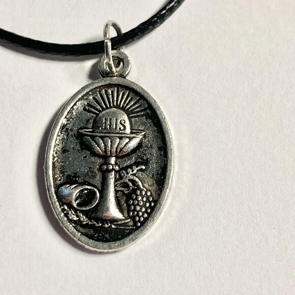 Vintage Holy Family Catholic Necklace Pendant Silver tone 18" Medal Jesus - Picture 3 of 8